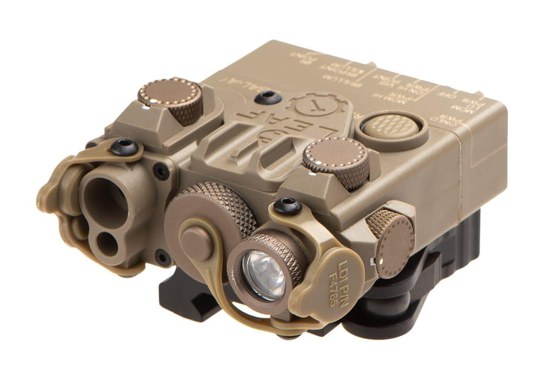 AN/PEQ DBAL-A2 CON TORCIA E PUNTATORE LASER VERDE+IR DARK EARTH ELEMENT