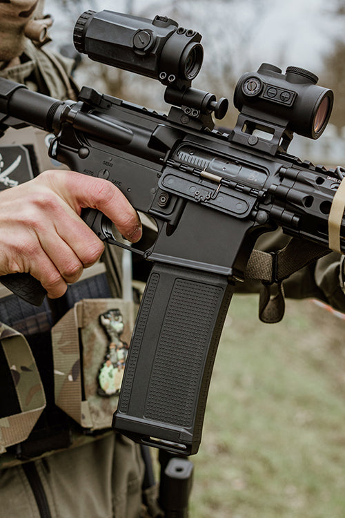 CONFEZIONE DA 6 CARICATORI DANIEL DEFENSE M4/AR-15 MID-CAP DA 210 BBs MONOFILARI CYMA-EMG