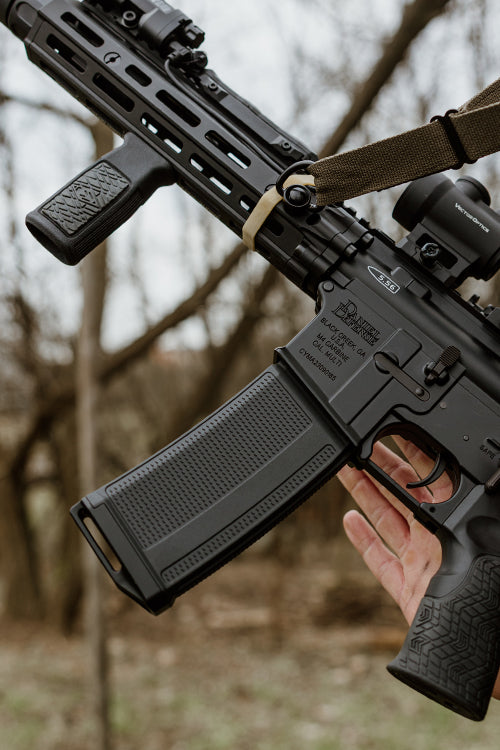 CONFEZIONE DA 6 CARICATORI DANIEL DEFENSE M4/AR-15 MID-CAP DA 210 BBs MONOFILARI CYMA-EMG