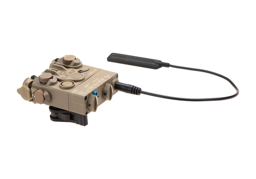 AN/PEQ DBAL-A2 CON TORCIA E PUNTATORE LASER VERDE+IR DARK EARTH ELEMENT