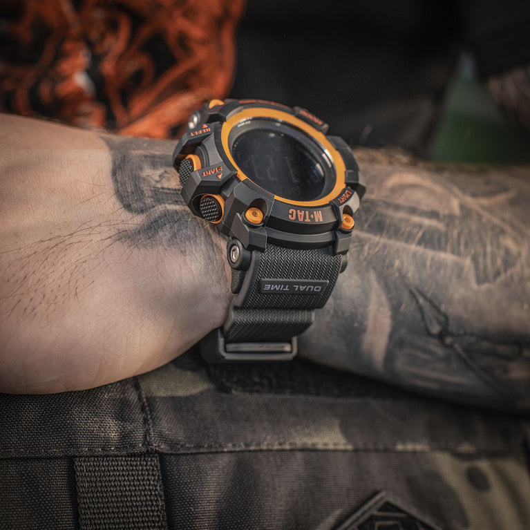 orologio Tactical Adventure multifunzione colore nero e arancione m-tac