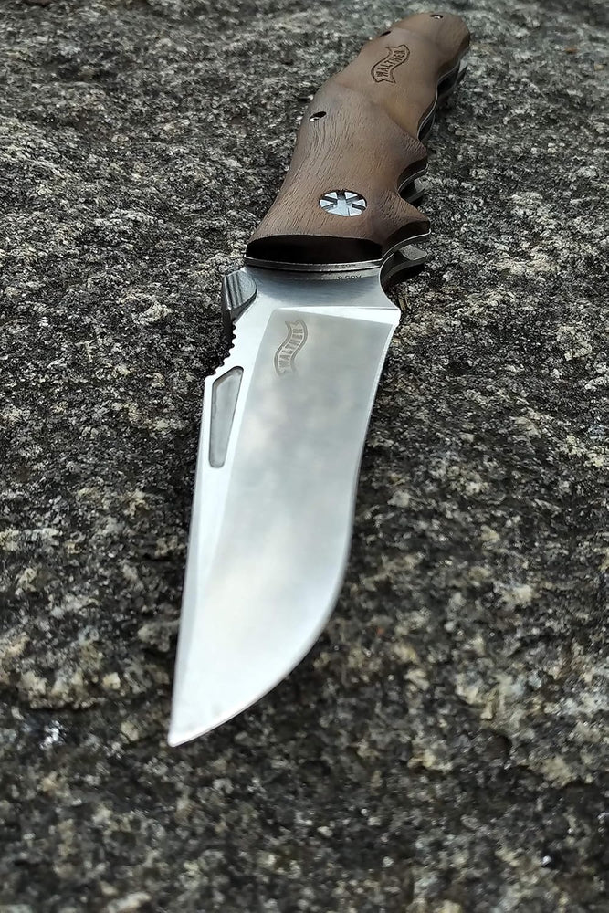 COLTELLO AFW CON LAMA RICHIUDIBILE E IMPUGNATURA IN LEGNO DI NOCE WALTHER