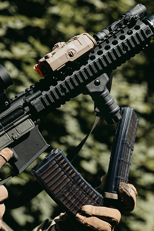 IMPUGNATURA VERTICALE STUBBY CON SISTEMA QD PER SLITTE PICATINNY NERA FMA