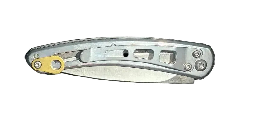 COLTELLO CON CHIUSURA A SCATTO E MOTIVO AD ALA THIRD AMONT